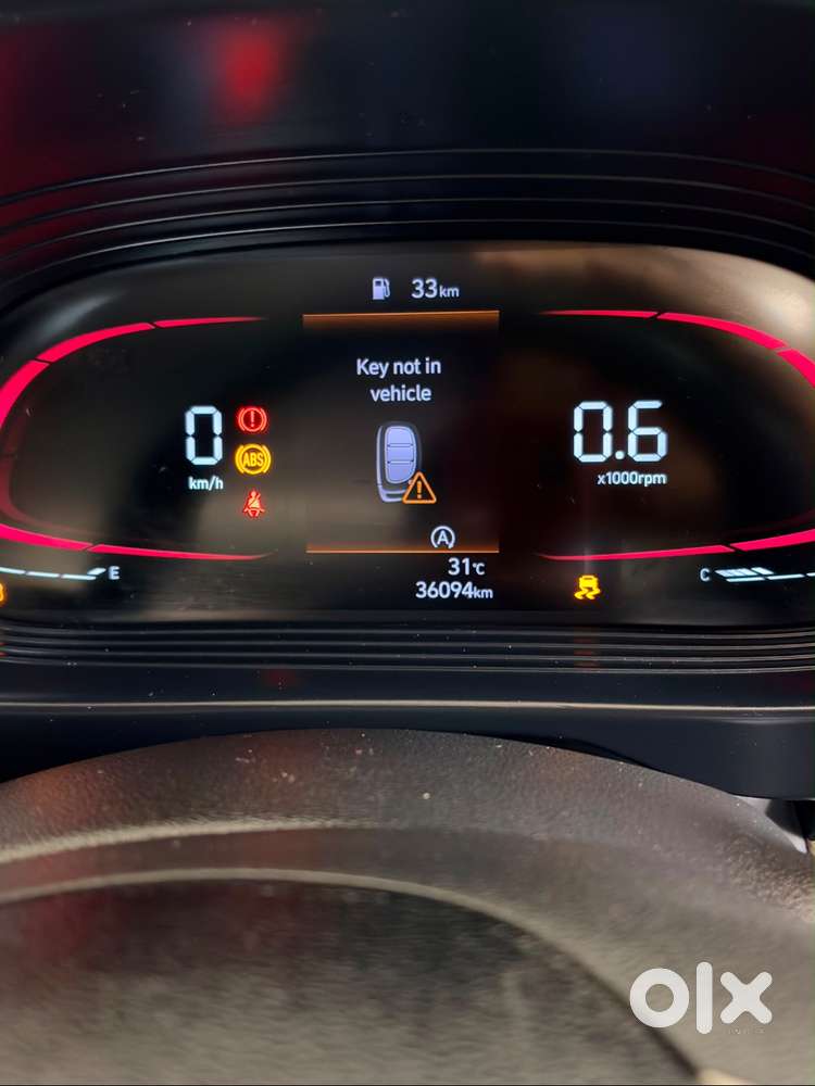 Hyundai Venue 2024 Petrol Well Maintained