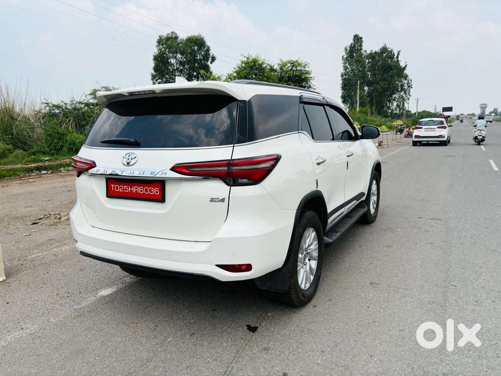 Toyota Fortuner Diesel 4x4 2024 New Tyre New Inursance Showroom Car