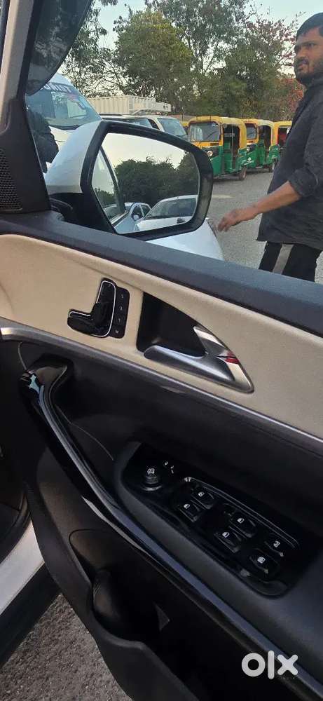 Mahindra Xuv700 2024 Ax7 Automatic Diesel 38000 Km Driven 7seater