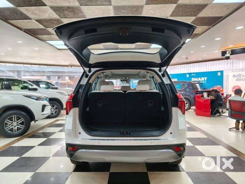 Mahindra Xuv700 2.0 Ax 7 Petrol At Str, 2022, Petrol