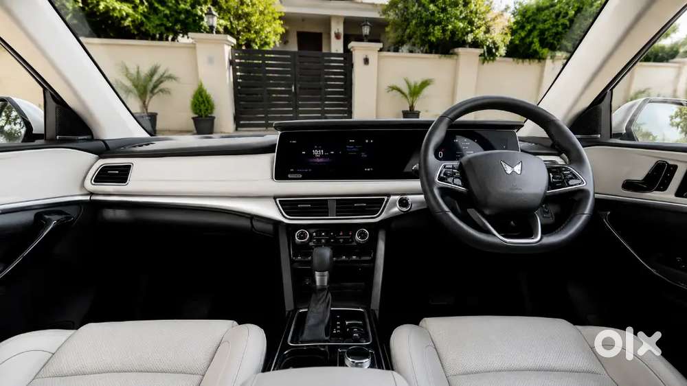Mahindra Xuv700 Ax7 2023