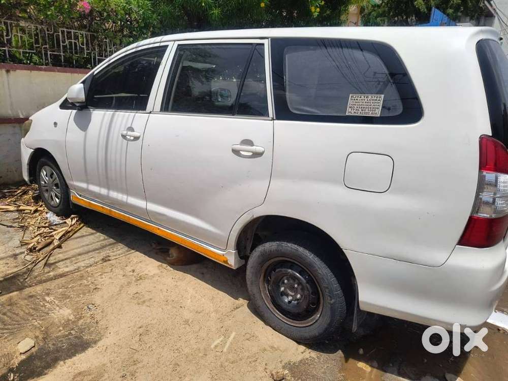 Toyota Innova 2.5 E Diesel Ps 7-seater, 2012, Diesel