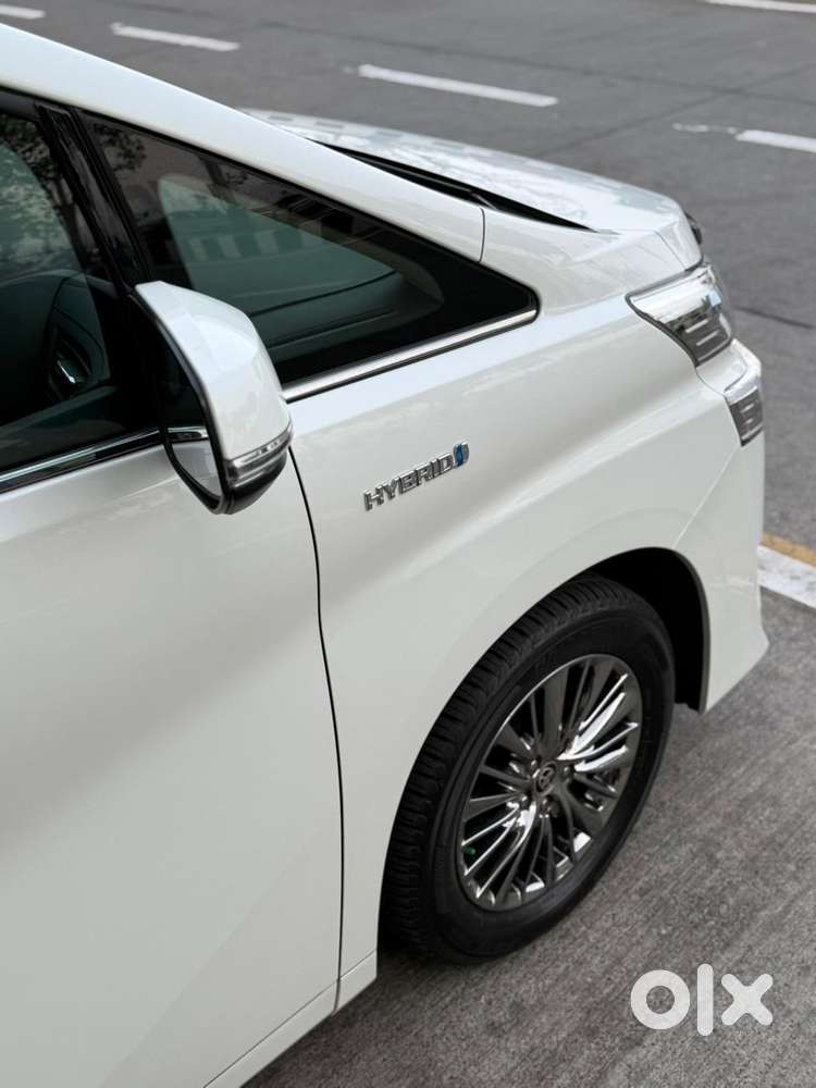 Toyota Vellfire 2.5 Executive Lounge, 2022, Petrol