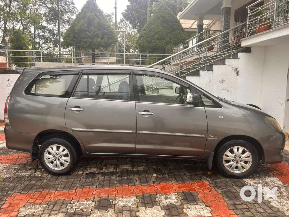 Toyota Innova 2011