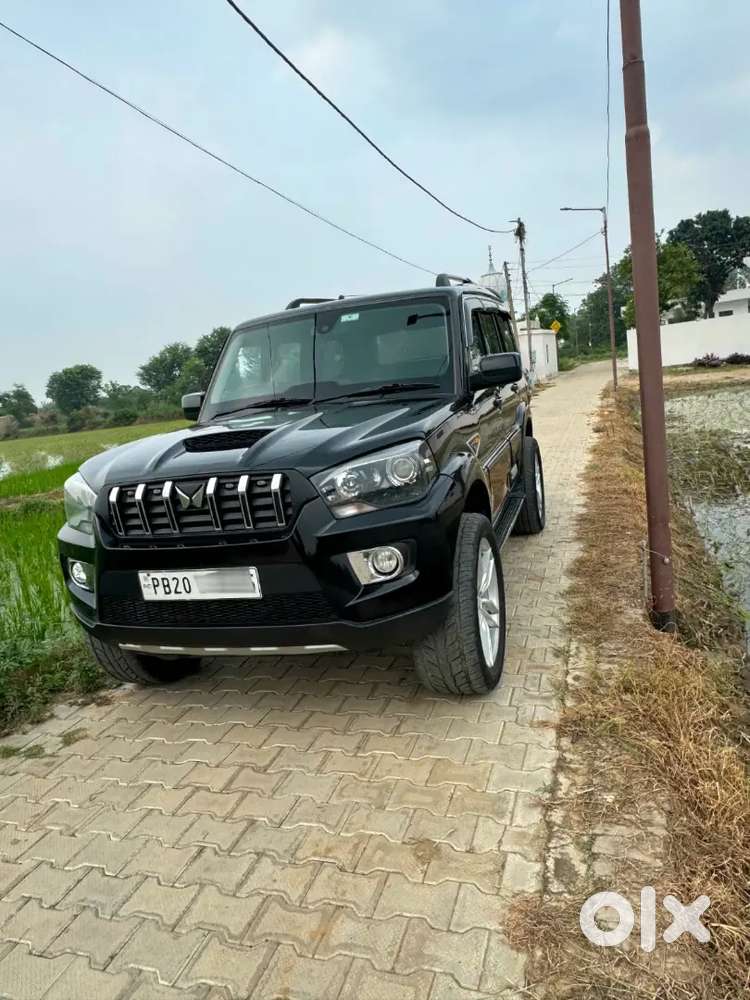Mahindra Scorpio S6 Plus 2017
