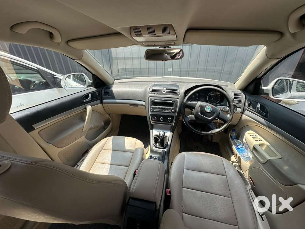 Skoda Laura Ambiente 2.0 Tdi Cr Manual, 2011, Diesel