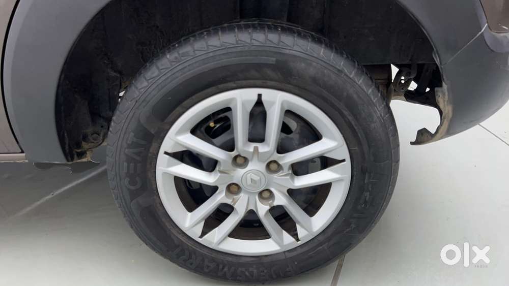 Renault Triber Rxt, 2023, Petrol