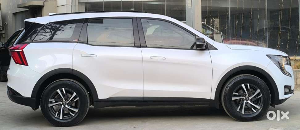 Mahindra Xuv700 2.0 Ax 5 Petrol Mt 7 Str, 2023, Petrol