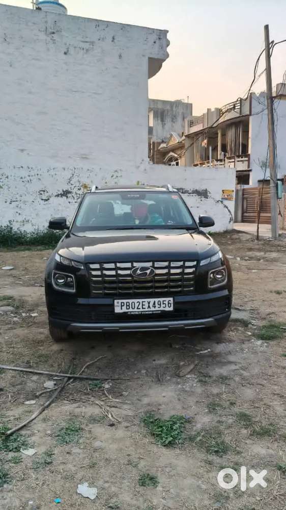 Hyundai Venue 2024 Petrol 22000 Km Driven