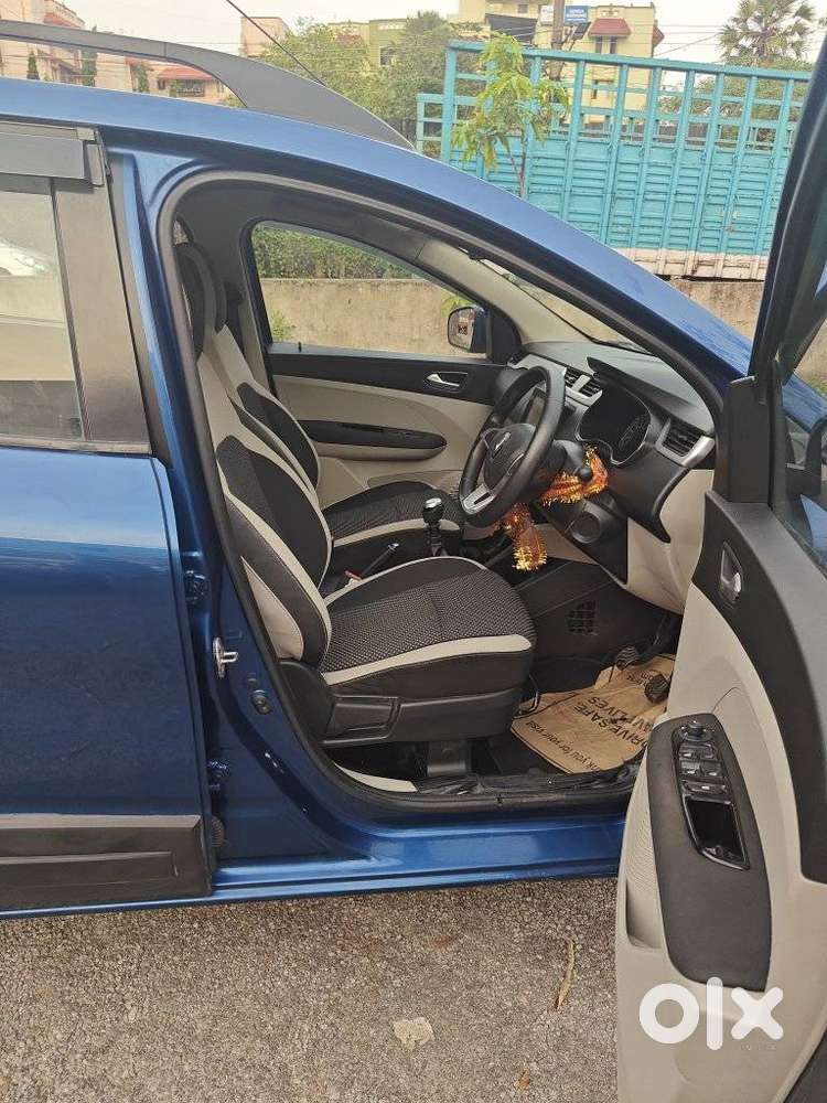 Renault Triber Rxz, 2019, Petrol