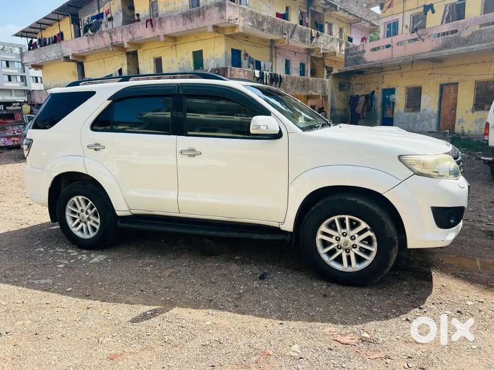 Toyota Fortuner Legender 2012 Diesel 125000 Km Driven