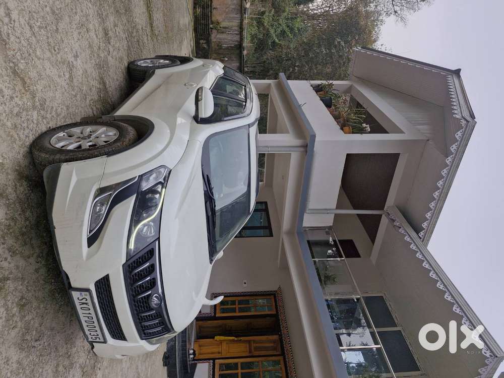 Xuv 500 W10 Well Maintained, Urgent Sell