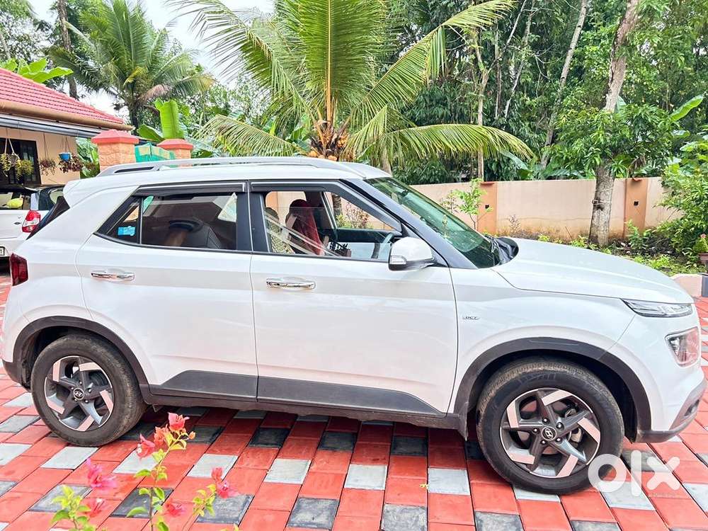 Hyundai Venue Petrol Automatic 2021 Car