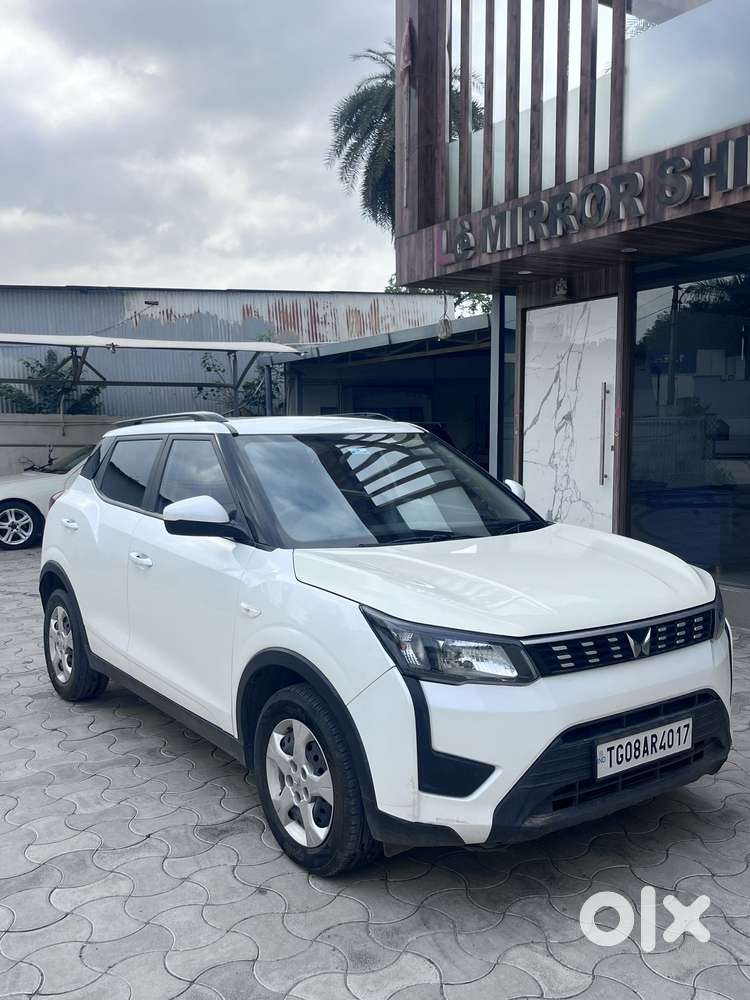 Mahindra Xuv300 1.2 W6 Amt Petrol, 2023, Petrol