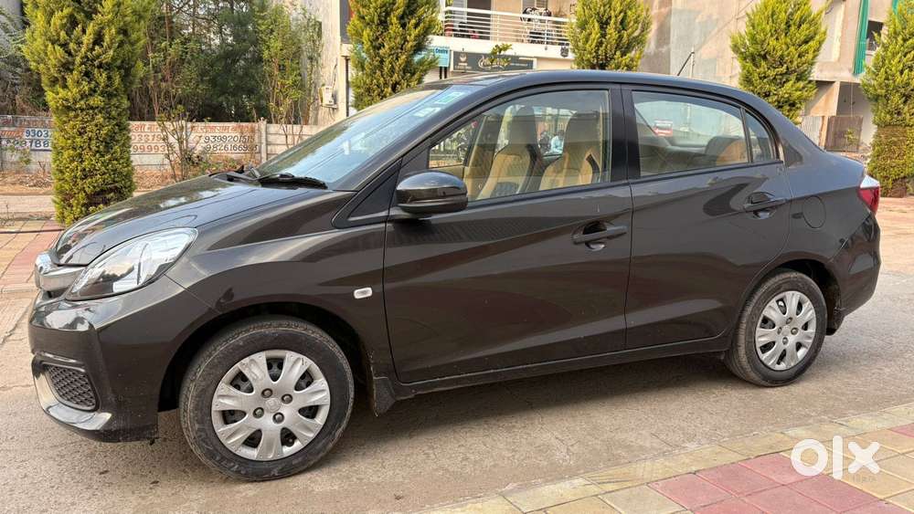 Honda Amaze 2nd Gen Vx, 2017, Petrol