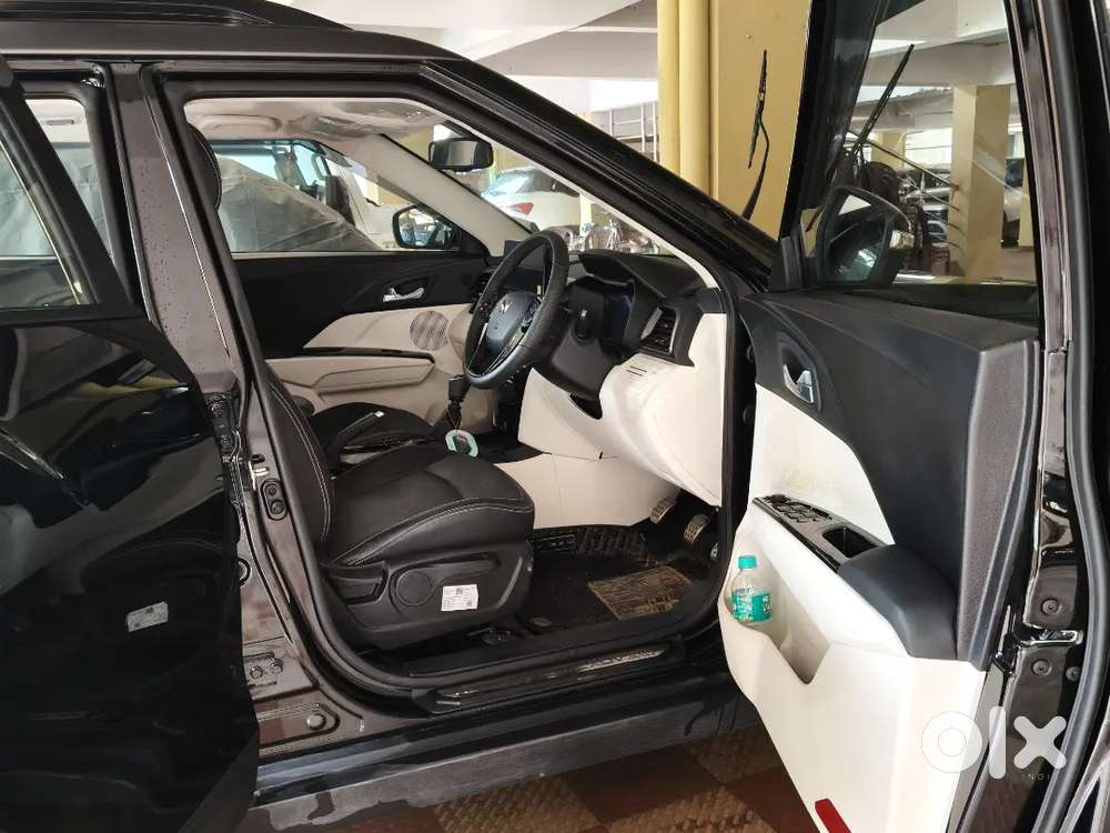 Mahindra Xuv 3xo Revx A 2025 Petrol 1730 Km Driven
