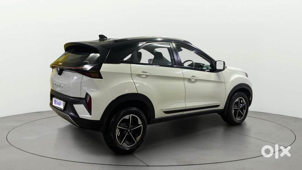 Tata Nexon Fearless Plus S Purple 1.5 Revotorq Diesel 6amt Dual Tone..