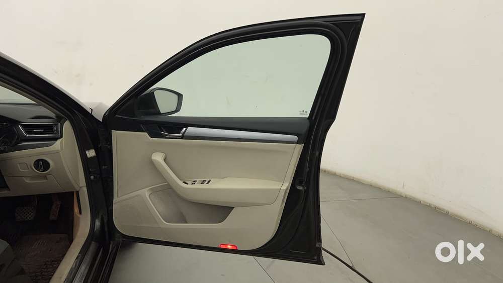 Skoda Superb [2014-2016] 1.8 Style Tsi At, 2018, Petrol