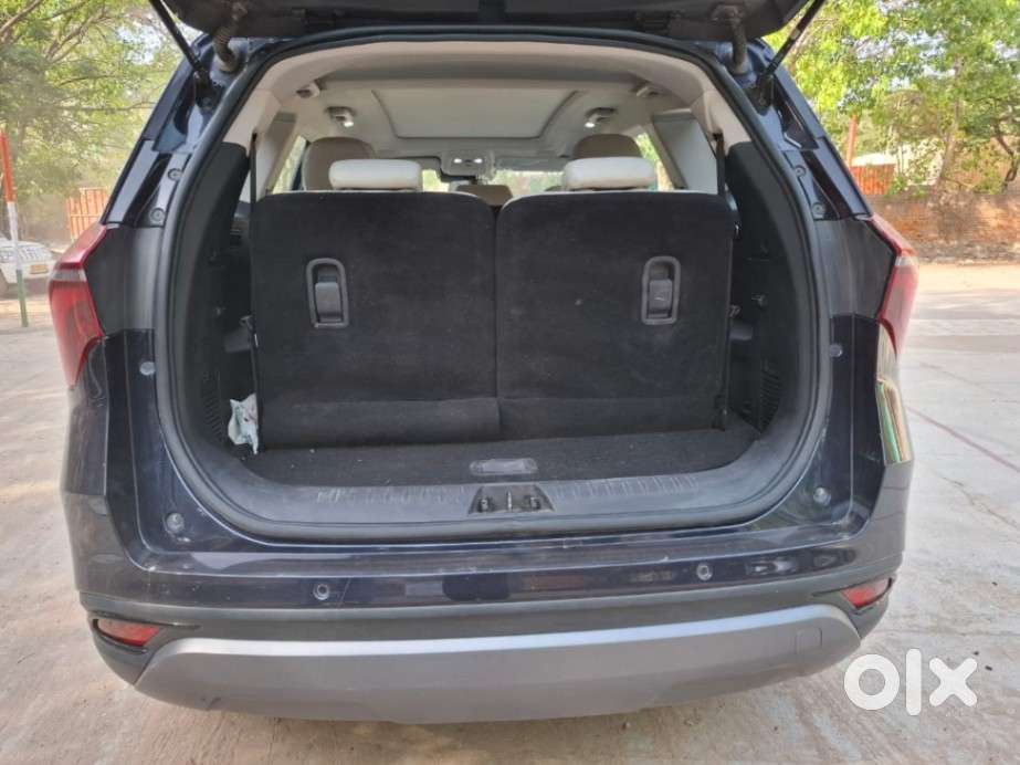 Mahindra Xuv700 2.2 Ax 7 Diesel At Luxury Pack Str Awd, 2025, Diesel