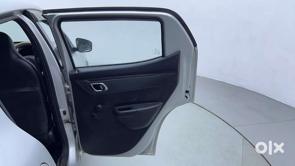 Renault Kwid 2019-ongoing 1.0 Rxt Amt (o), 2018, Petrol