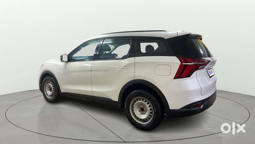 Mahindra Xuv700 2.0 Mx Petrol Mt 5 Str, 2023, Petrol