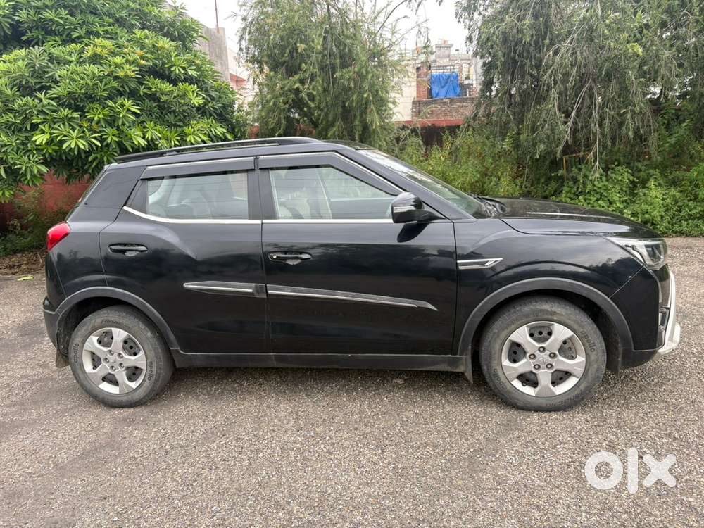 2023 Xuv300 W6 Diesel  Sunroof  26,000 Km  Excellent Condition