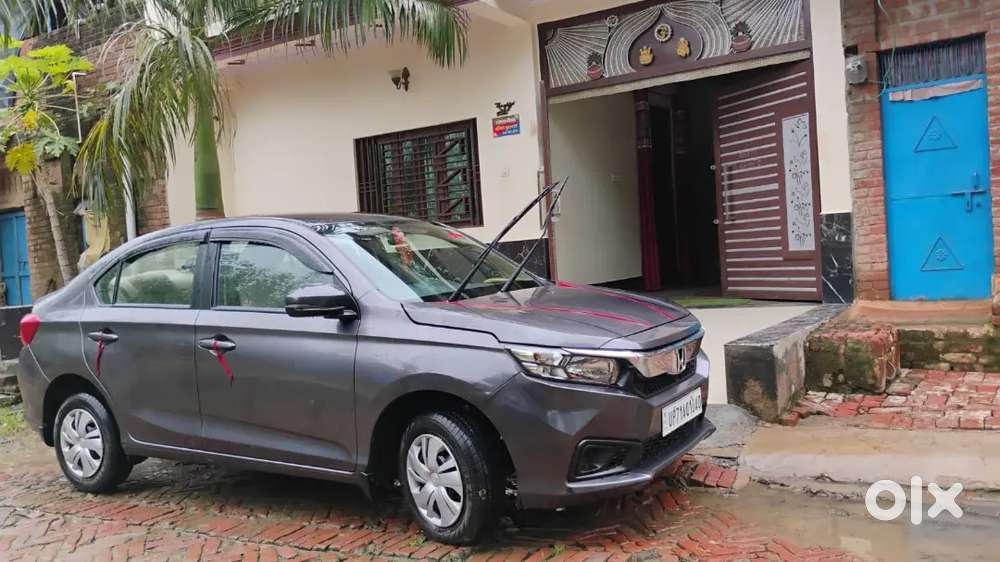 Car Chalane Wala Koi Nhi Hai. Isiliy Sell Kr Rahe Hai
