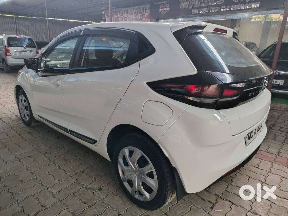 Tata Altroz 1.2 Xm Plus, 2021, Petrol