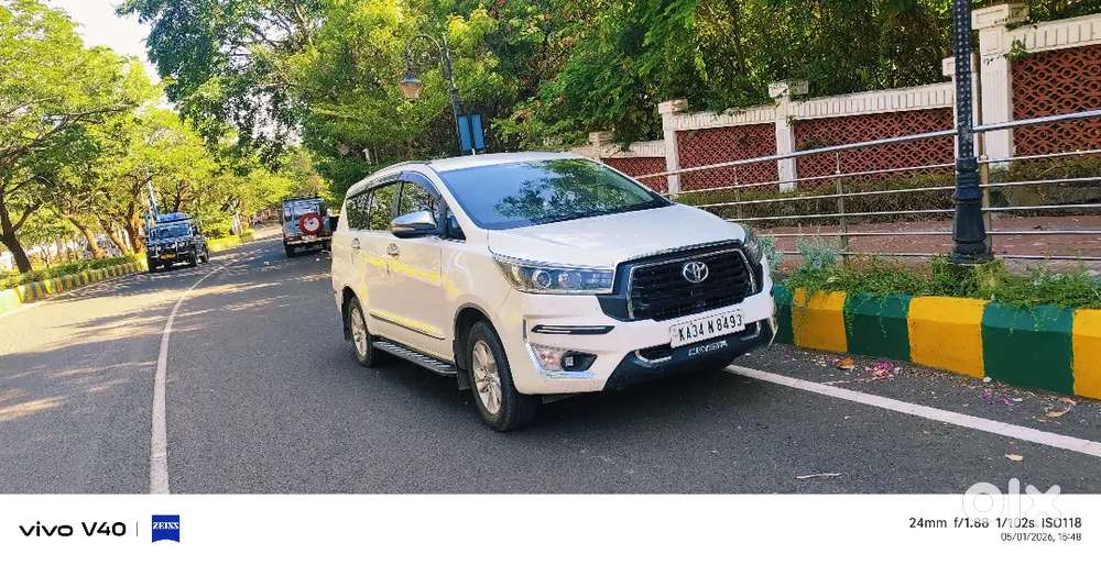Innova Crysta 2.4 V
