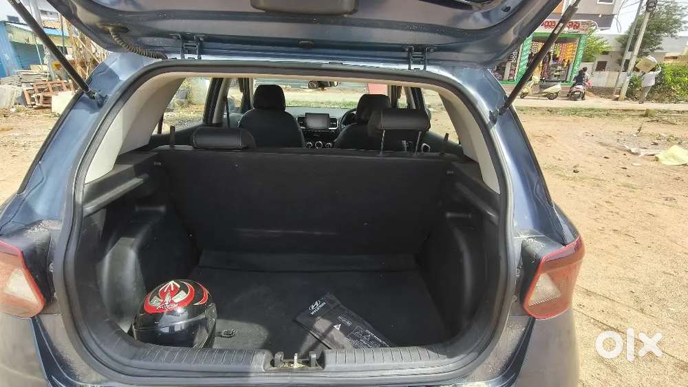 Hyundai Venue 2021 Petrol Well Maintained