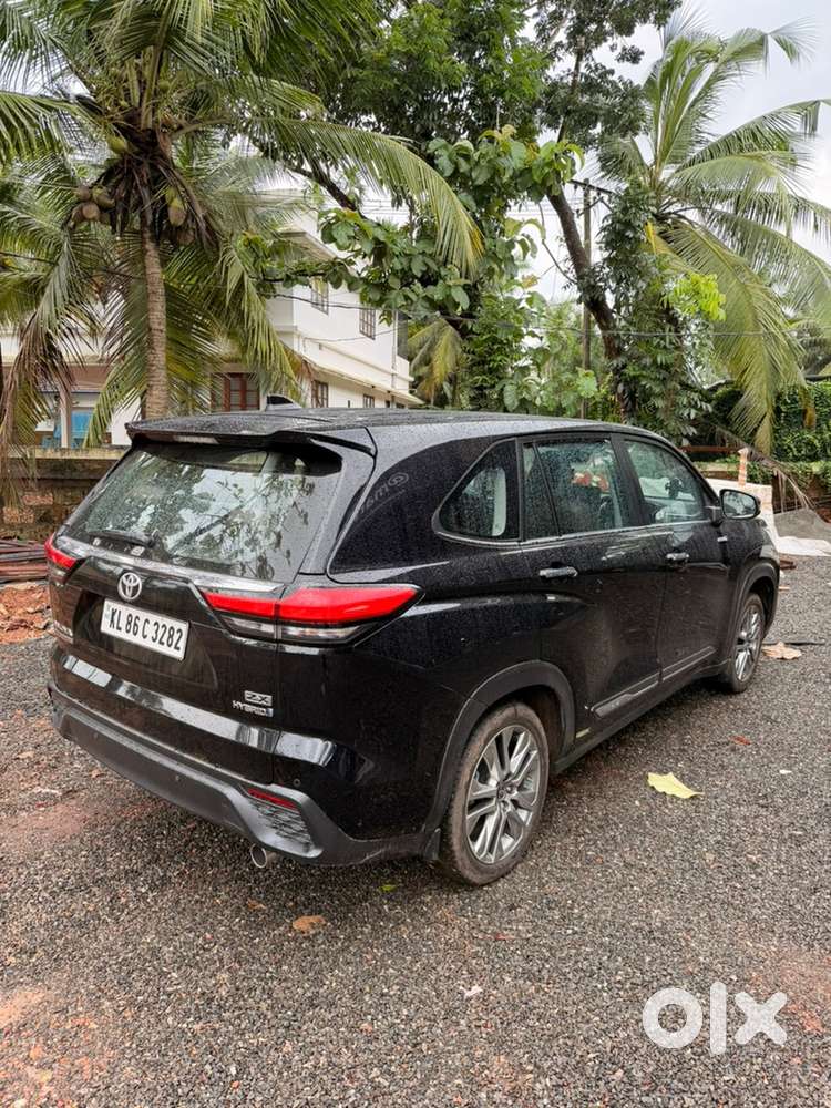 2024 Toyota Innova Hycross Petrol