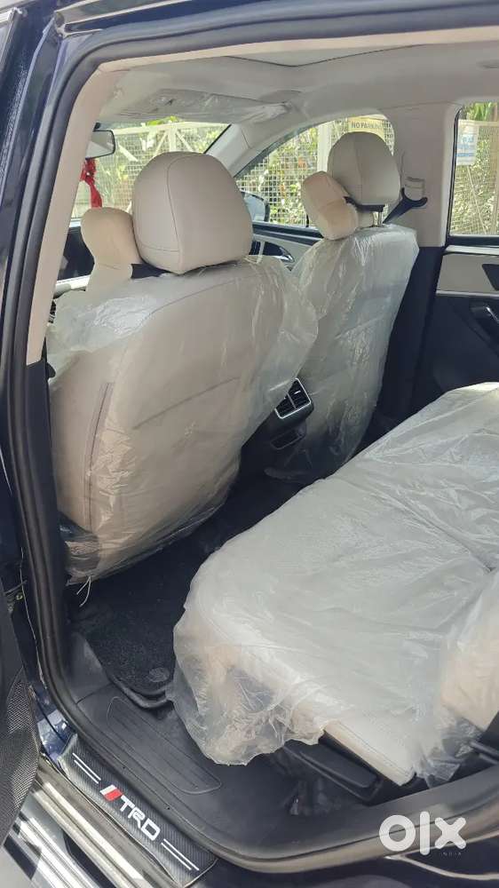 Mahindra Xuv700 Ax7 L (luxury Pack) Manual Diesel 2024 Model