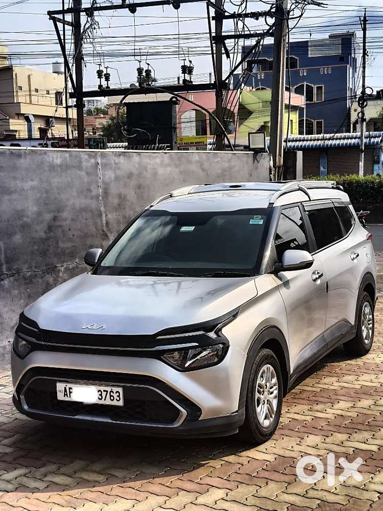 Kia Carens 2024 Petrol Well Maintained