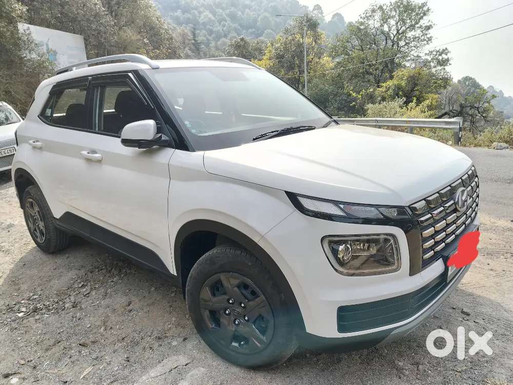 Hyundai Venue 2025 Petrol 3000 Km Driven