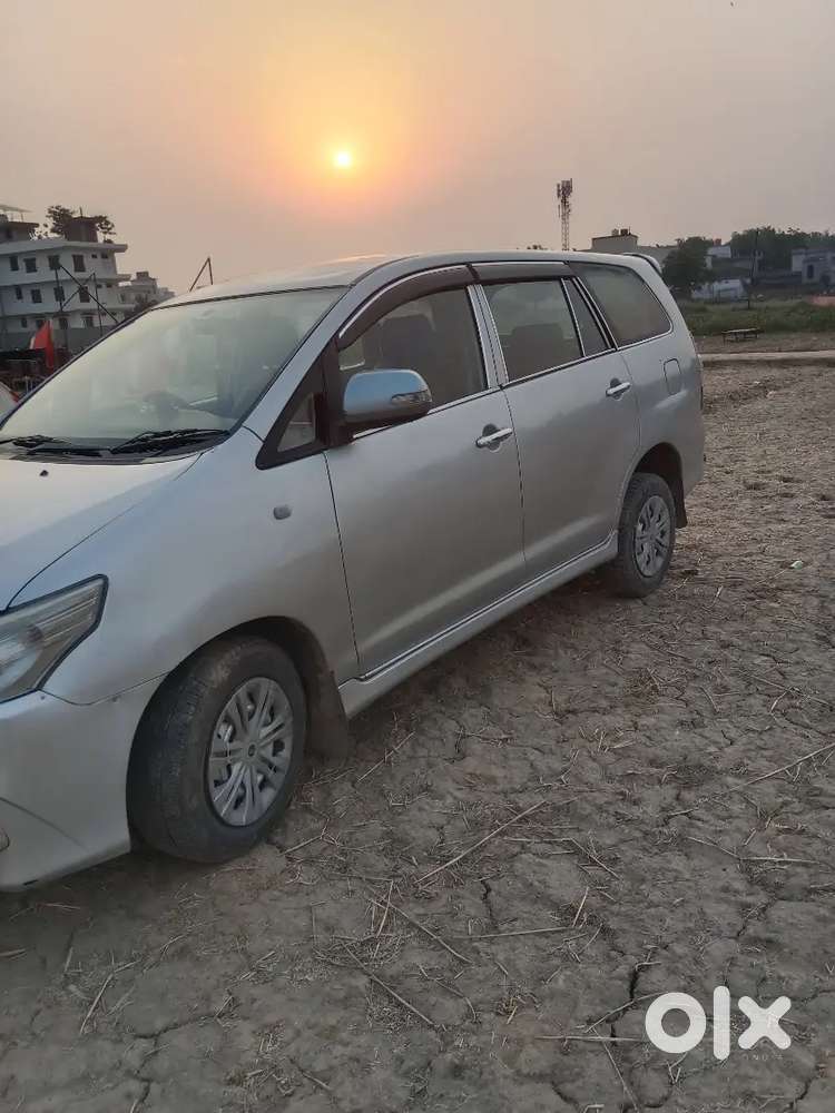 Toyota Innova Hycross 2012