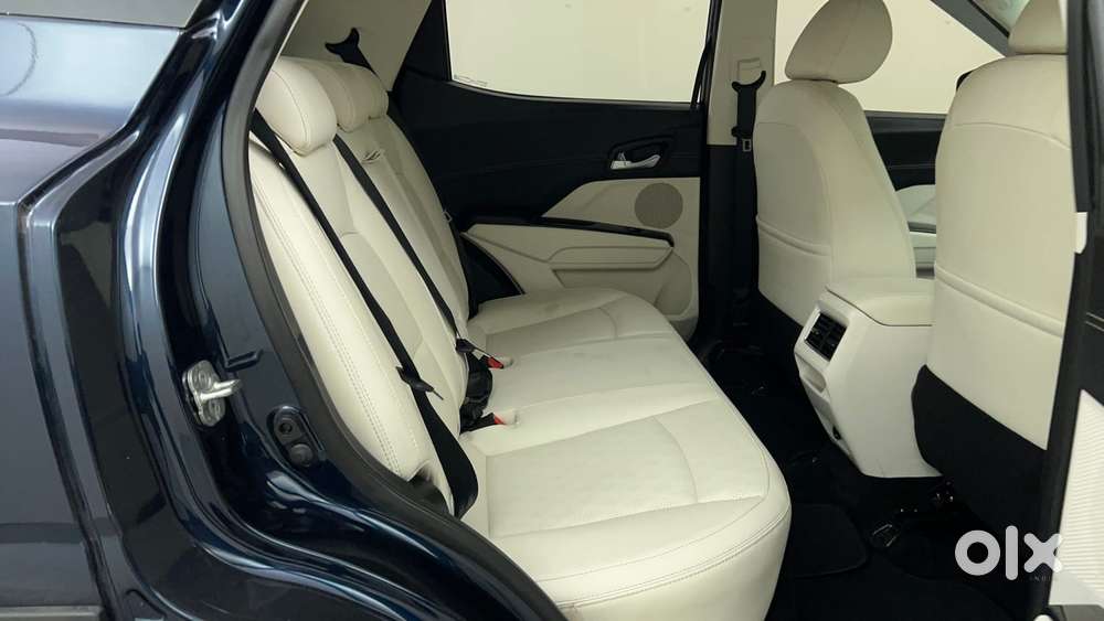 Mahindra Xuv 3xo Ax7l 1.2 Petrol At (pg), 2024, Petrol