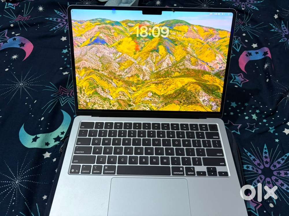 Apple macbook brand new condition 16gb ran 256 storage