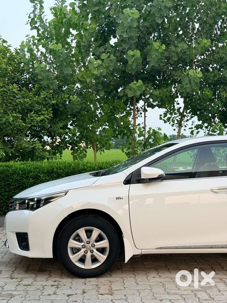Just 22000 Km Driven 2014 Toyota Corolla Altis 2