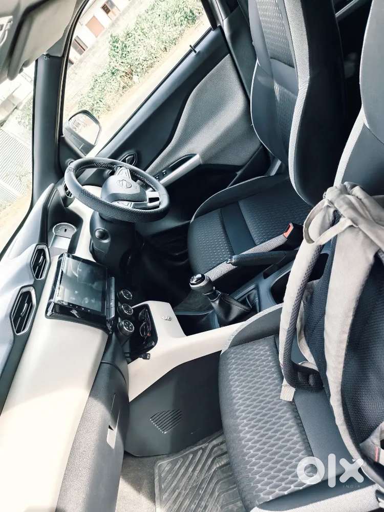 Nissan Magnite 2023 1.0 L Xe Petrol