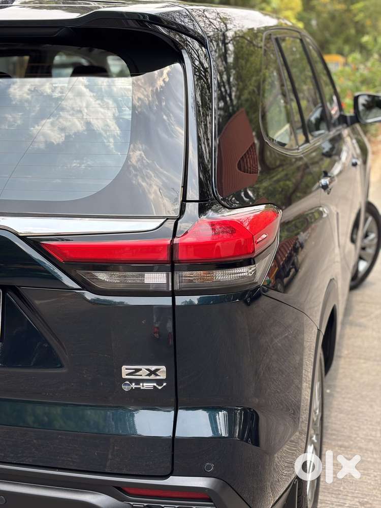 Toyota Innova Hycross 2.0 Zx (o) Hybrid 7 Str, 2025, Petrol