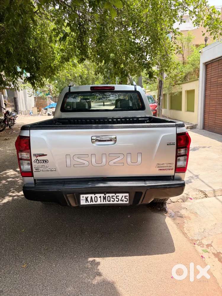 Isuzu V Cross  4x4 2017 Model Second Owner Done 79000 Kms  Silver