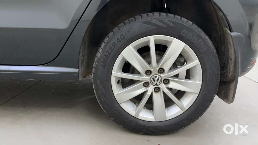 Volkswagen Polo Petrol Highline 1.2l, 2015, Petrol