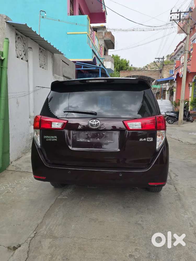 Toyota Innova Crysta 2017 Diesel Well Maintained