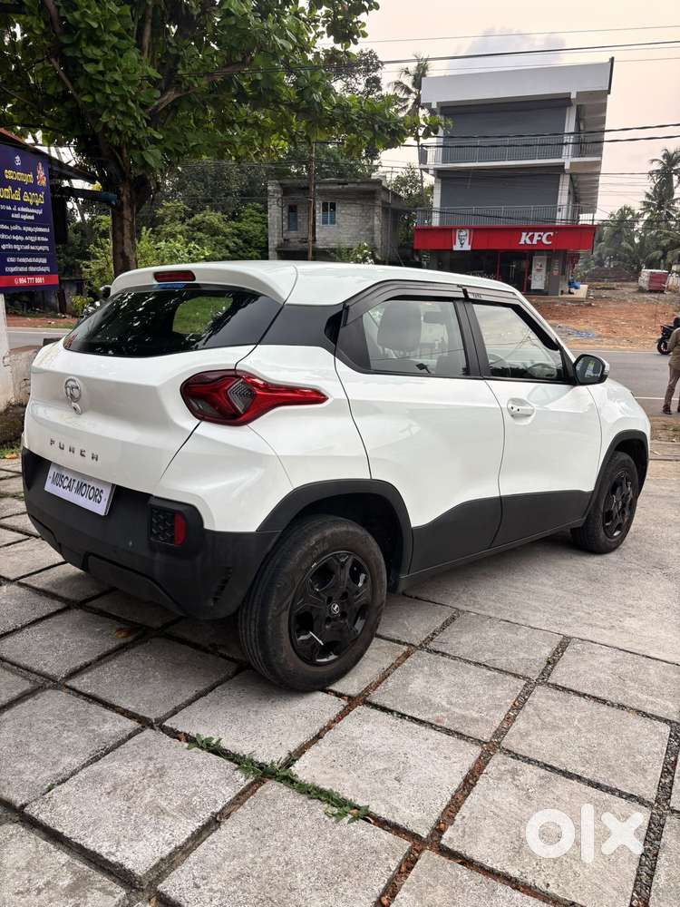 Tata Punch 1.2 Revotron Creative Amt Dual Tone, 2021, Petrol
