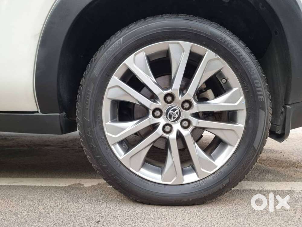 Toyota Innova Hycross