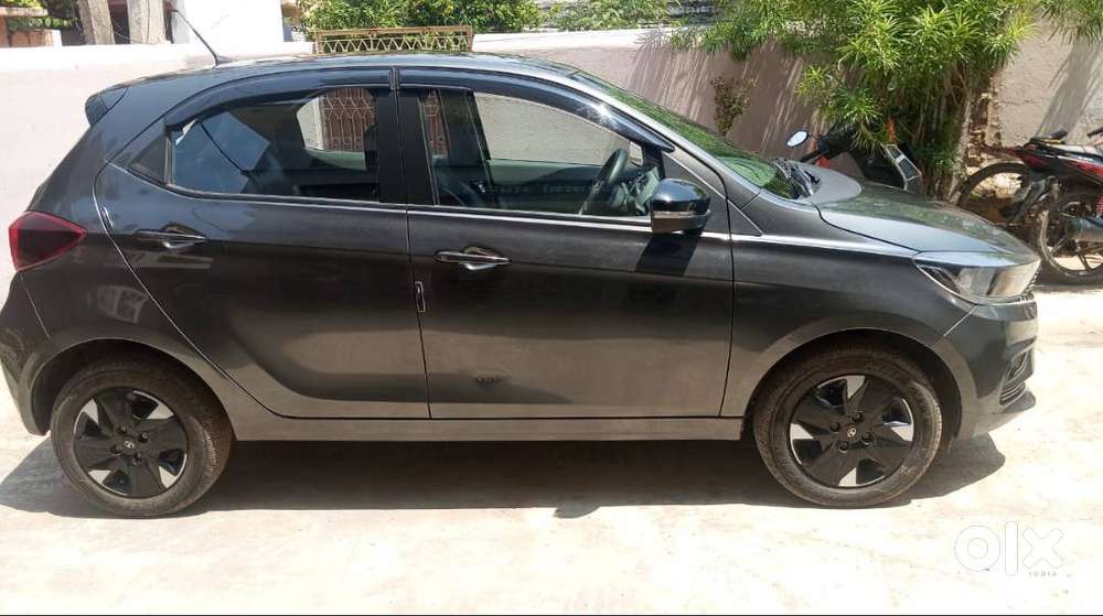 2025 Tata Tiago Xt Dual Cng Only 11200 Km