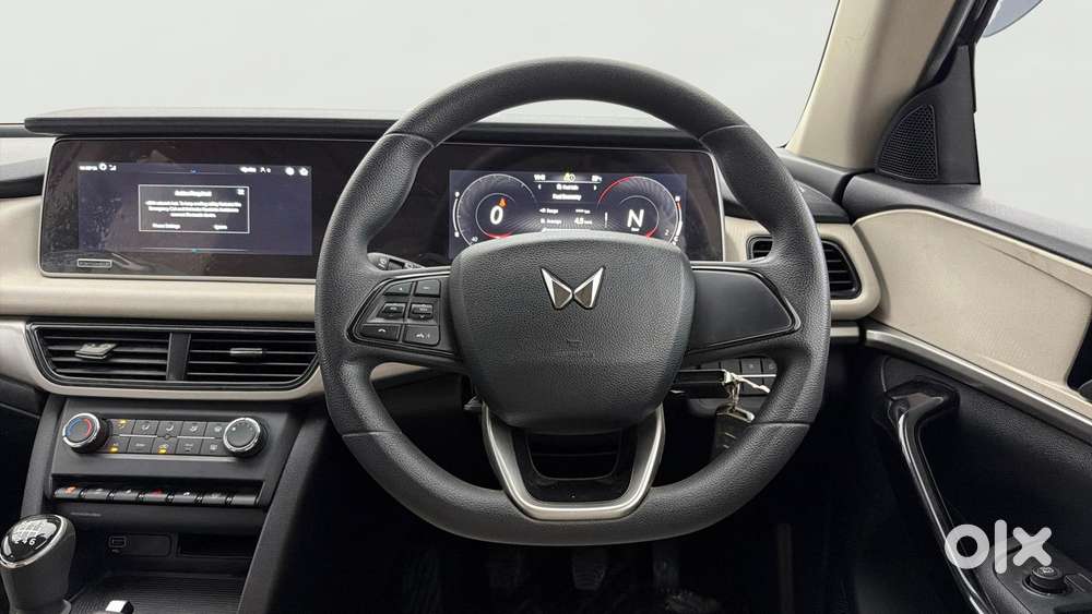 Mahindra Xuv700 2.0 Ax 5 Petrol Mt 7 Str, 2023, Petrol