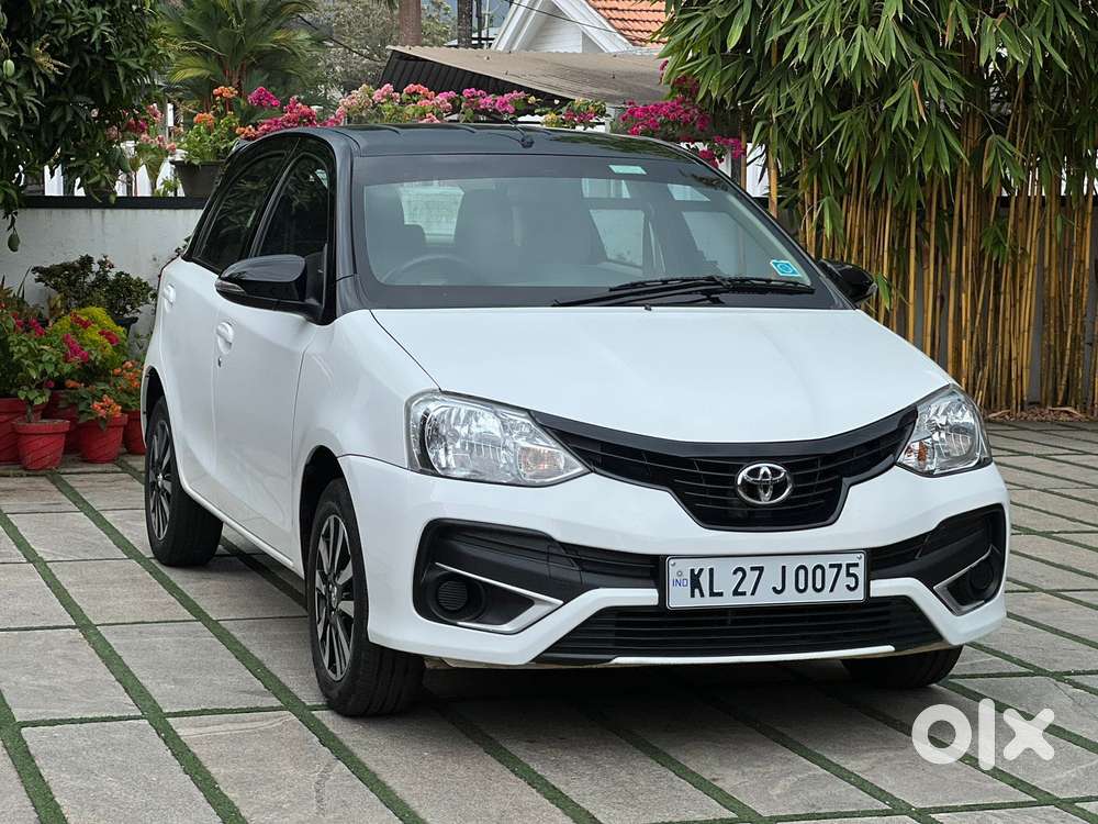 Toyota Etios Liva 1.2 V Dual Tone, 2019, Petrol