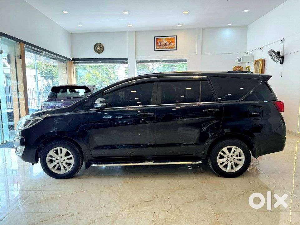 Toyota Innova Crysta [2020-ongoing] 2.4 Gx 8 Str, 2023, Diesel
