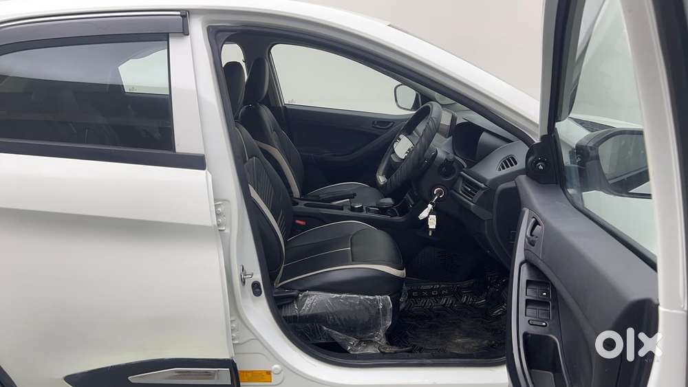 Tata Nexon 1.2 Revotron Xma Amt, 2025, Petrol